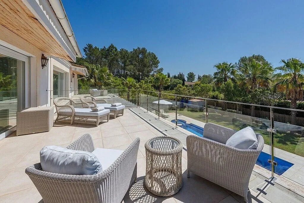 Piscina - Contemporary Wooden Villa with Pool in Pollensa