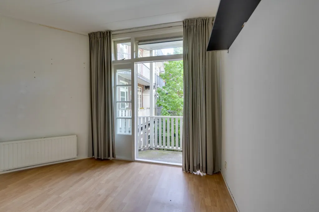 Toad - Charming Two-Bedroom Apartment with Balconies in Amsterdam