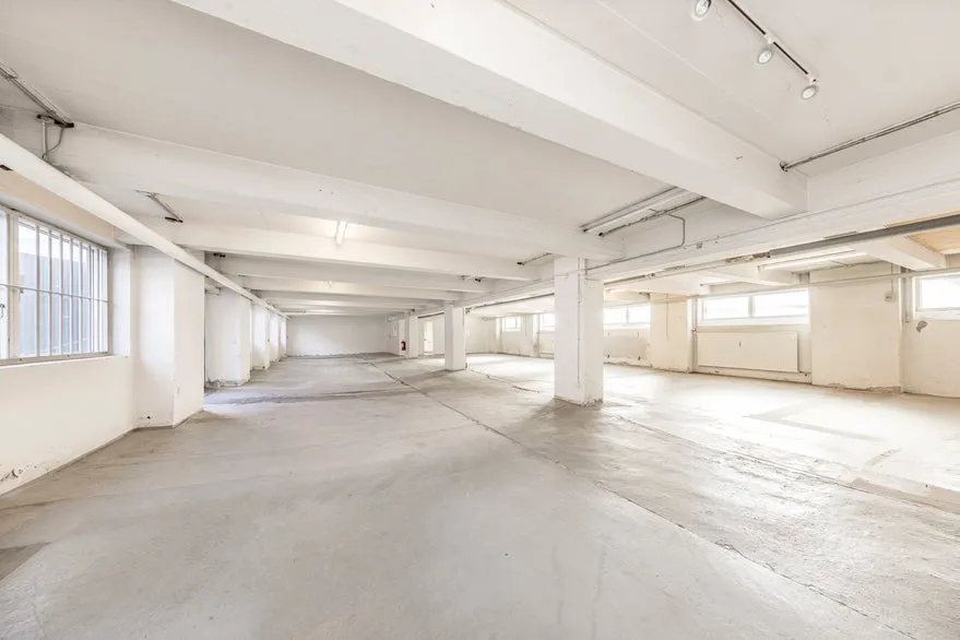 Toad - Warehouse with Double Garage in Central Nørrebro
