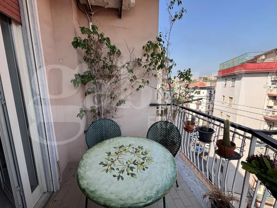Balcon - Apartment with Balconies in Central Naples