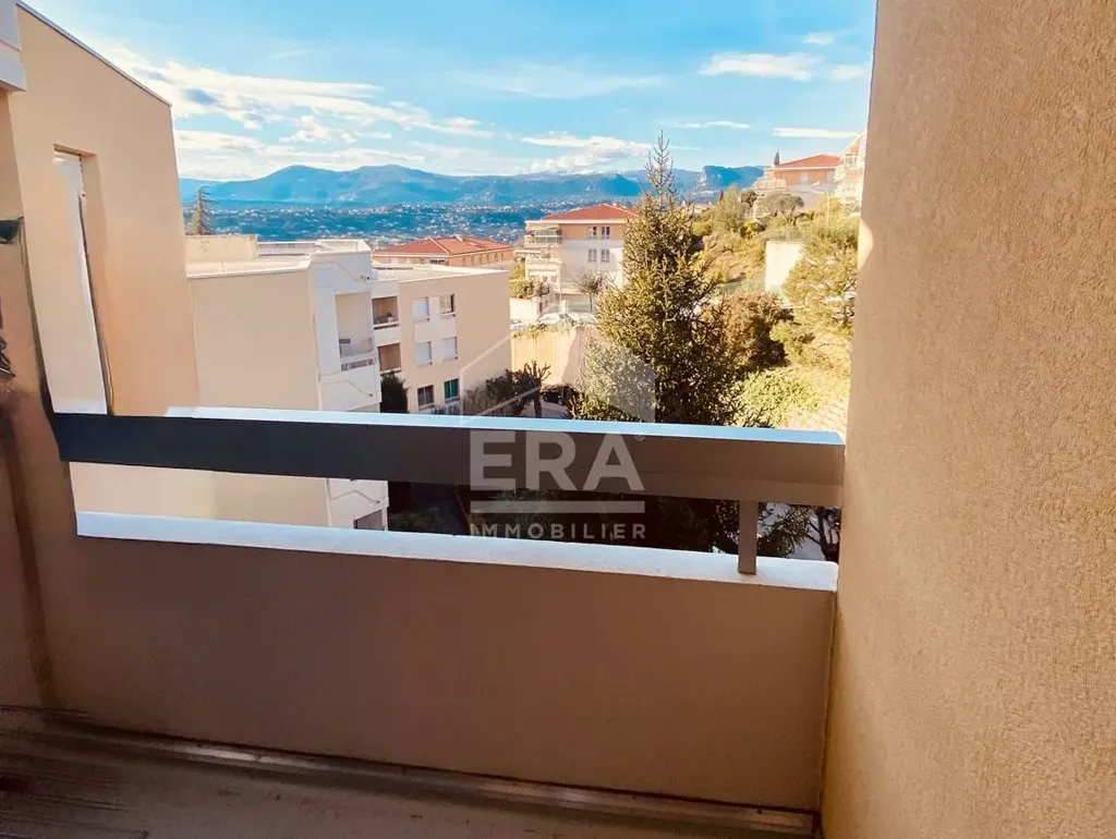 Rõdu - Studio with Balcony on Nice's Corniche Fleurie