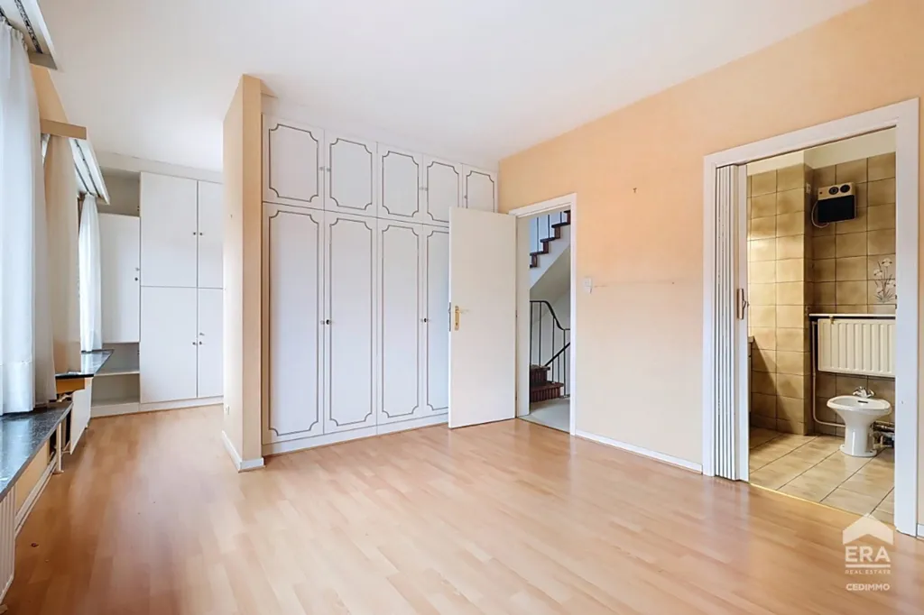 Hallway - Split-Level House with Garden in Quiet Neighbourhood
