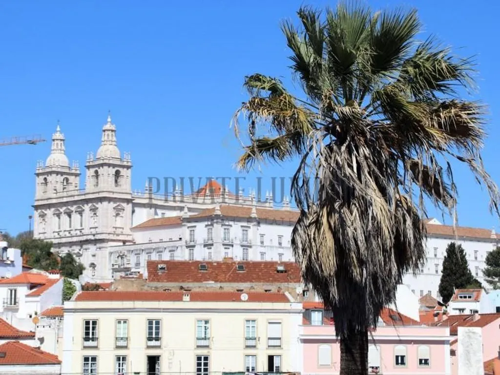 Luxury Apartment with Waterfront View in Alfama