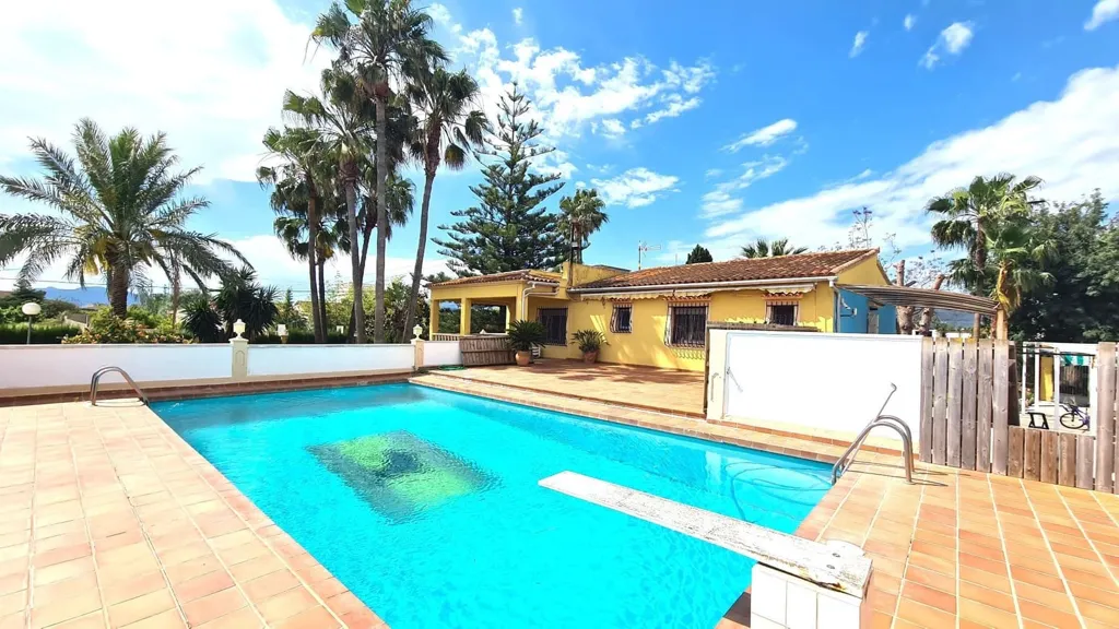 Piscine - Chalet with Private Pool near Oliva Beach