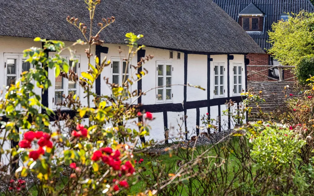 Exterior - Historic Villa with Garden in Hadsund