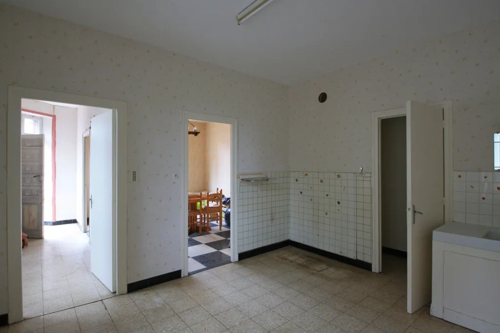 Salles de bain - Maison de Village avec Garage et Cour à Cusset