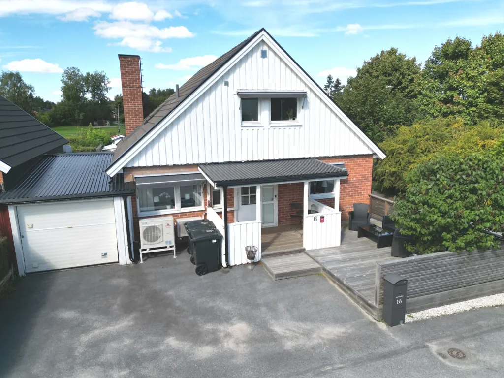 Extérieur - Villa with Corner Plot and Pool in Quiet Area