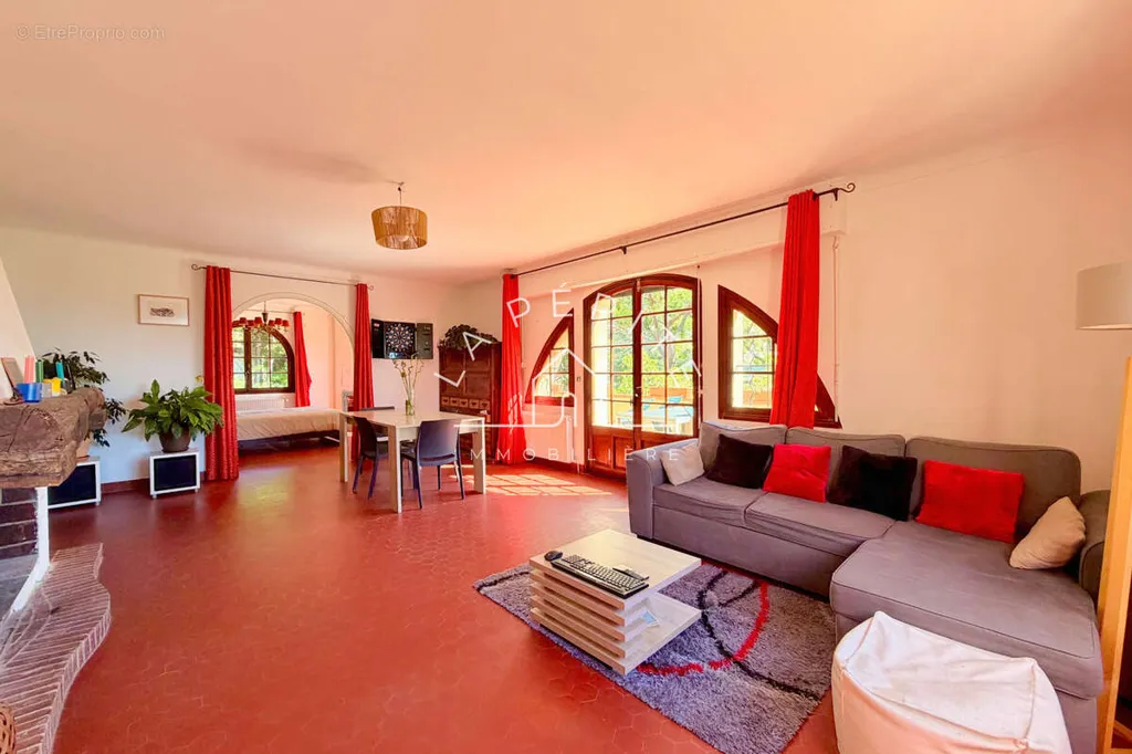 Elutuba - Charming Provençal House with Sea View in Spéracèdes