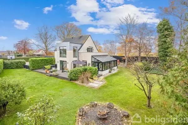 Õhuvaade - Renovated Villa with Modern Aesthetic in Køge