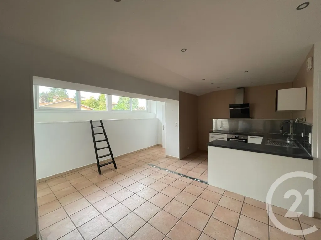 Köök - Spacious 3-Bedroom Flat in St Symphorien d'Ozon