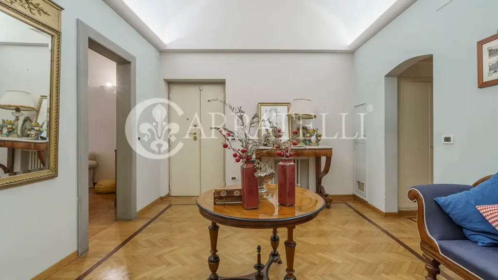 Esik - Luxury Flat with Courtyard in Florence Centre