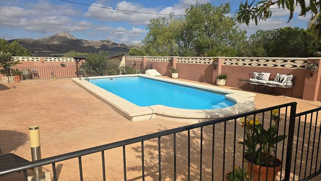 Piscine - Chalet with Pool and Terrace in Sax