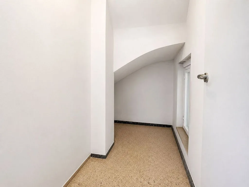 Esik - Commercial Space with Conversion Potential in El Vendrell