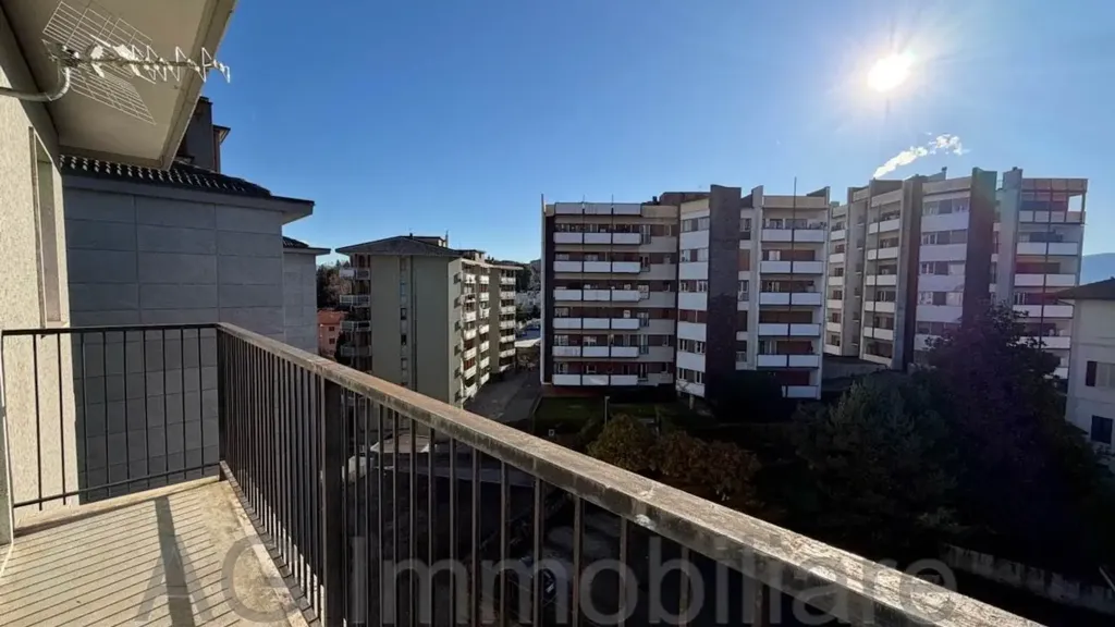 Rõdu - Penthouse with Panoramic Views in Verbania