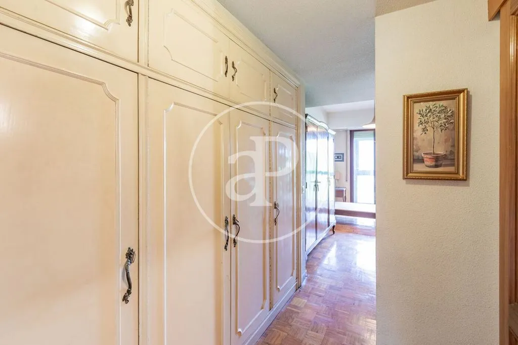 Toad - Luxury Apartment with River Views in Madrid