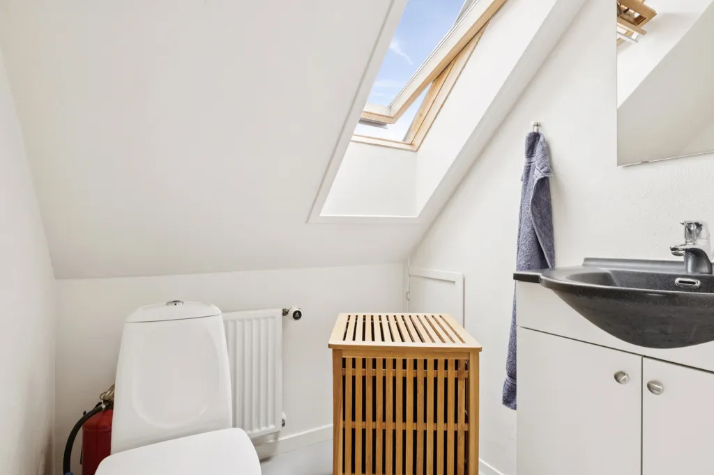 Bathrooms - Rustic Villa with Garden in Viborg