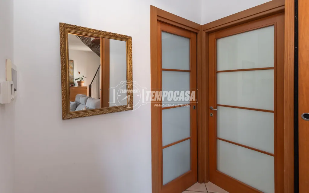 Entrée - 5-Bedroom Apartment with Double Garage in Chieri