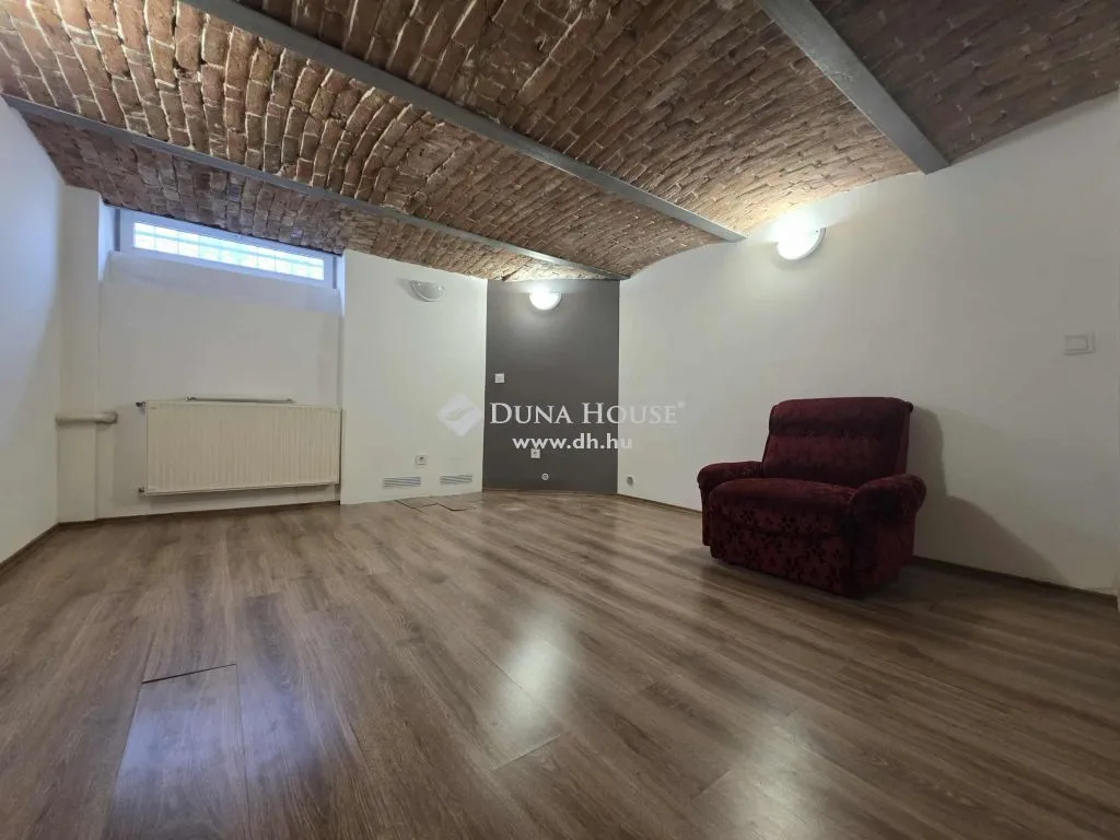 Stanze - 4-Bedroom Apartment with Garden in Pécs