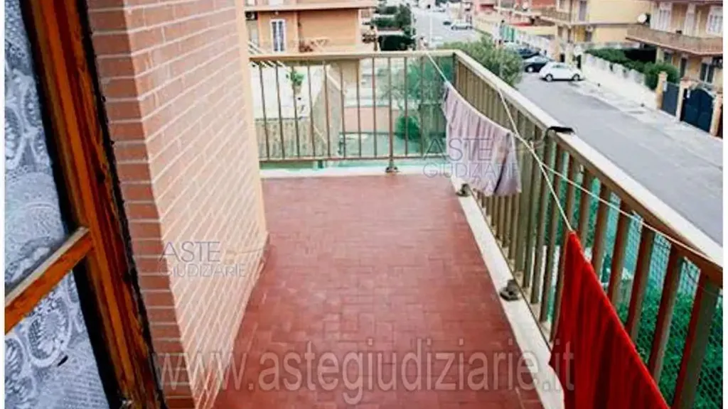Balcon - Apartment with Balcony in Pomezia