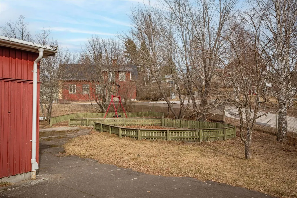 Jardin - Multi-Functional Property with Parking in Stöde
