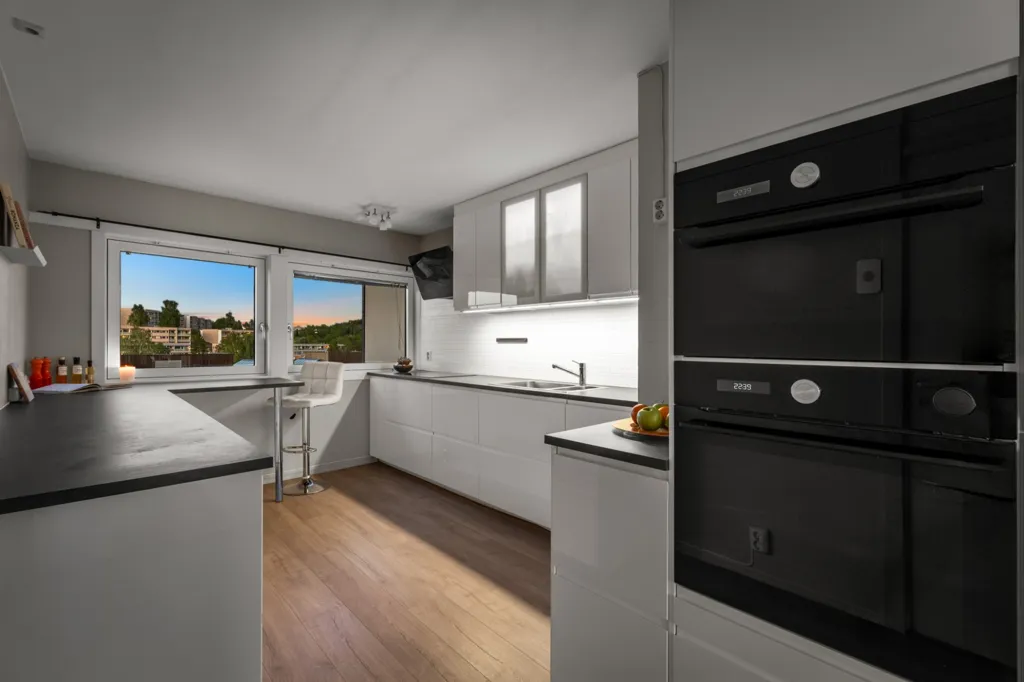 Cucina - Spacious 3-Bedroom Flat with Balconies in Furuset