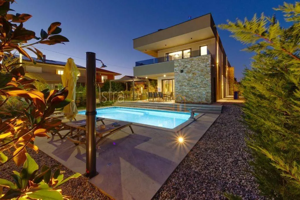 Bassein - Modern Villa with Pool in Marčana