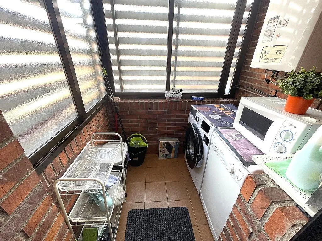 Pesuköök - 1-Bedroom Apartment with Pool in Tres Cantos