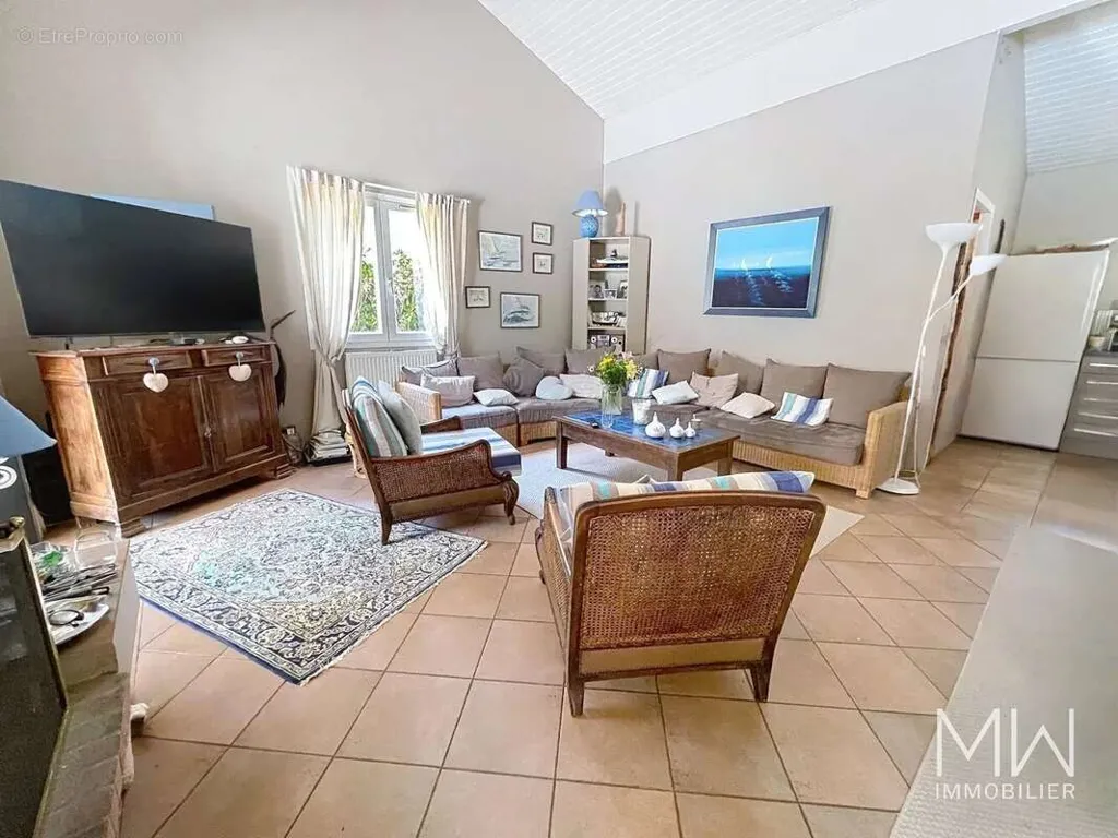 Séjour - Villa avec Piscine et Terrasse au Village du Canon
