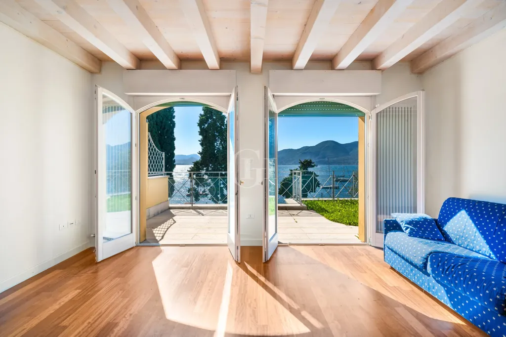 Soggiorno - Lakefront Apartment with Panoramic View in Torri del Benaco