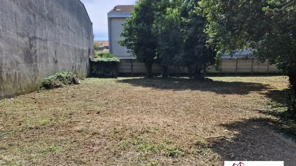 Giardino - Rustico da ristrutturare con giardino a Legnano