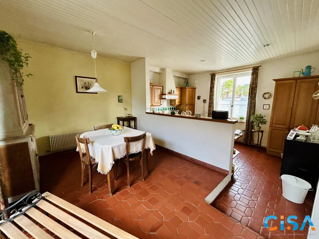 Söögituba - House with Courtyard in Chambly