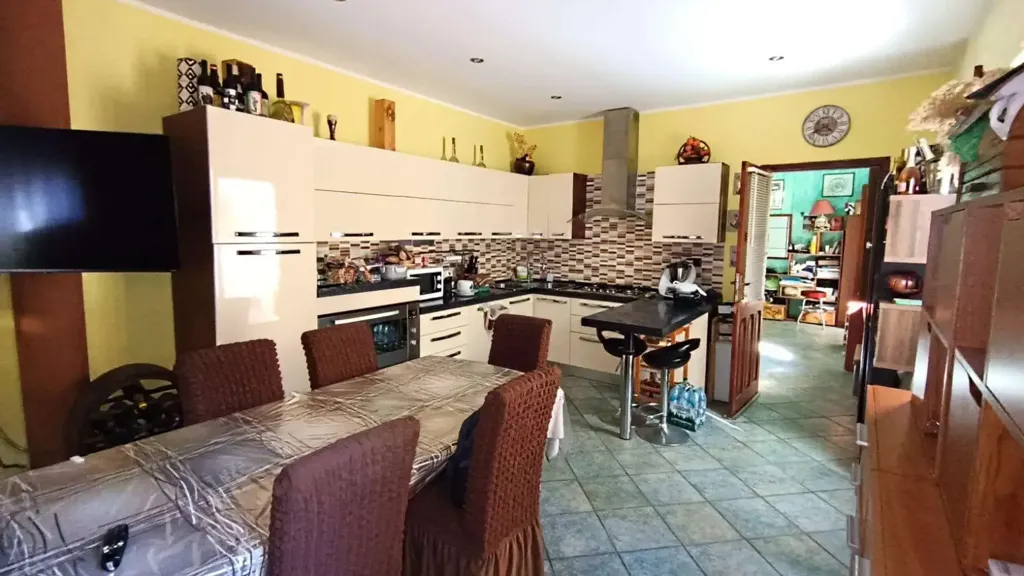 Söögituba - Rustic-Style Apartment with Courtyard in Monserrato