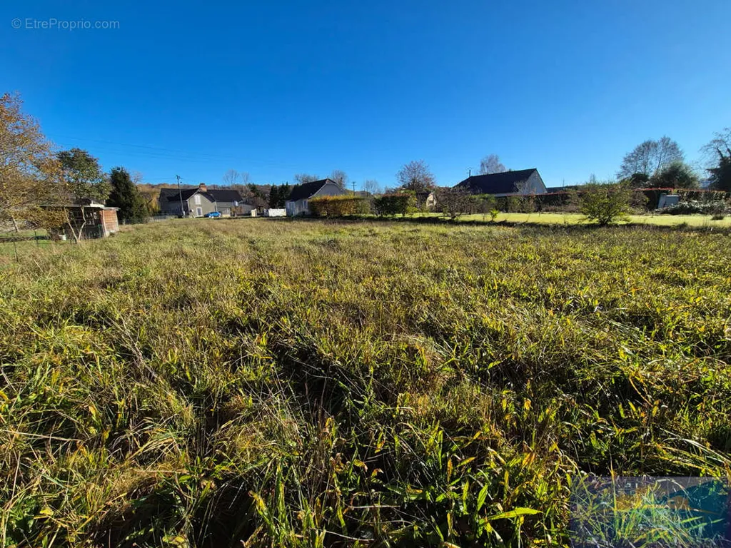 Aed - Buildable Plot with Garden in Livron