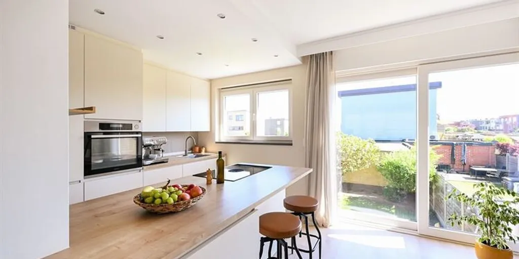 Köök - Fully Renovated Semi-Open House in Hoevenen