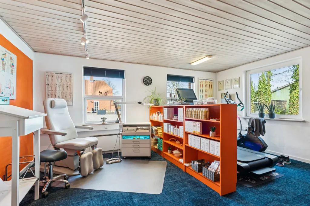 Bureau - Modernised Villa with Forest View in West Jutland