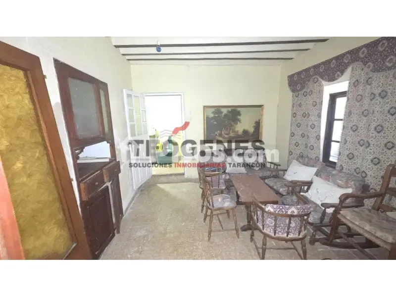 Salle à manger - Traditional Chalet with Patio in Central Location