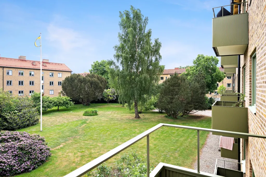 Balcon - Well-Planned Apartment with Balcony in Lund