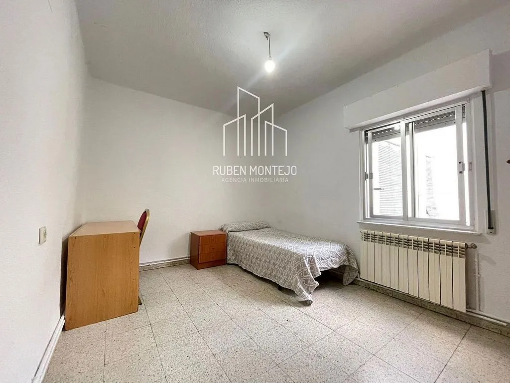 Bedrooms - Student Flat with Terrace in Carmelitas, Salamanca