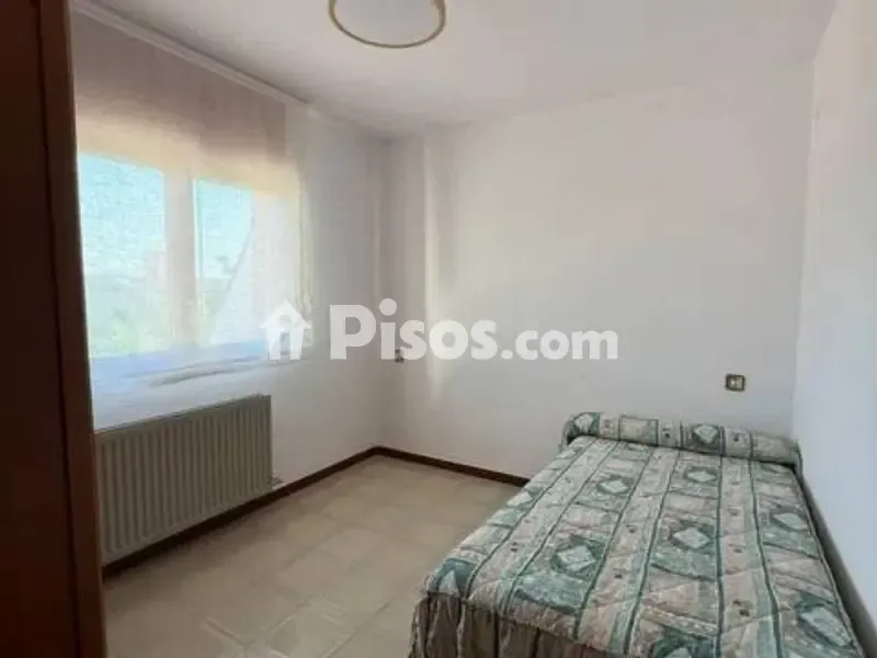 Magamistoad - Semi-Renovated Semi-Detached House in Barbastro