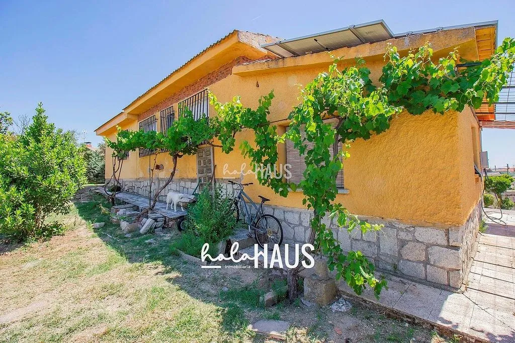 Exterior - Chalet with Pool and Terrace in Calalberche
