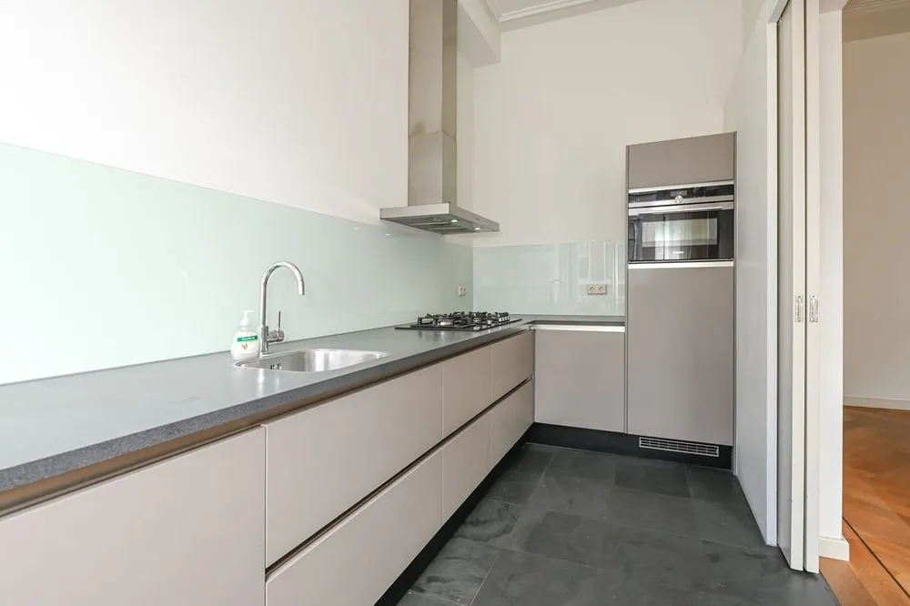 Cuisine - Classic Penthouse with Balcony in Den Haag
