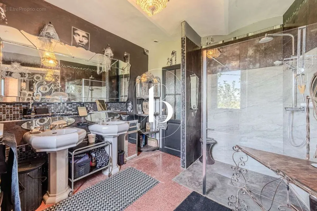 Vannitoad - Renovated Magnanerie with Panoramic View in Provence