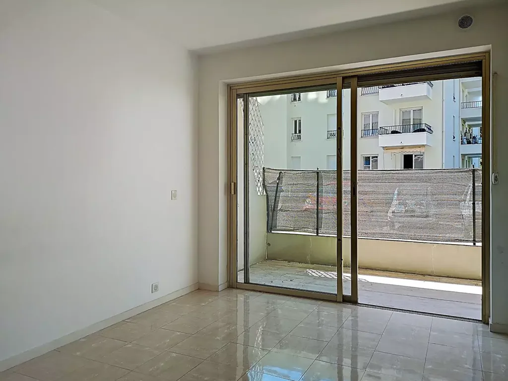 Rooms - Two-Bedroom Apartment with Terraces in Cannes