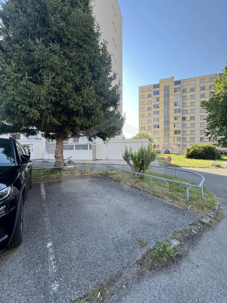 Extérieur - Appartement 2P+C avec Parking à Fontaine
