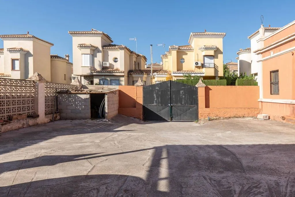Exterior - Historic Palatial House with Pool in Ogíjares
