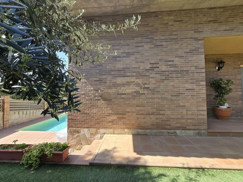Bassein - Luxury House with Pool in Cabrils, Catalonia