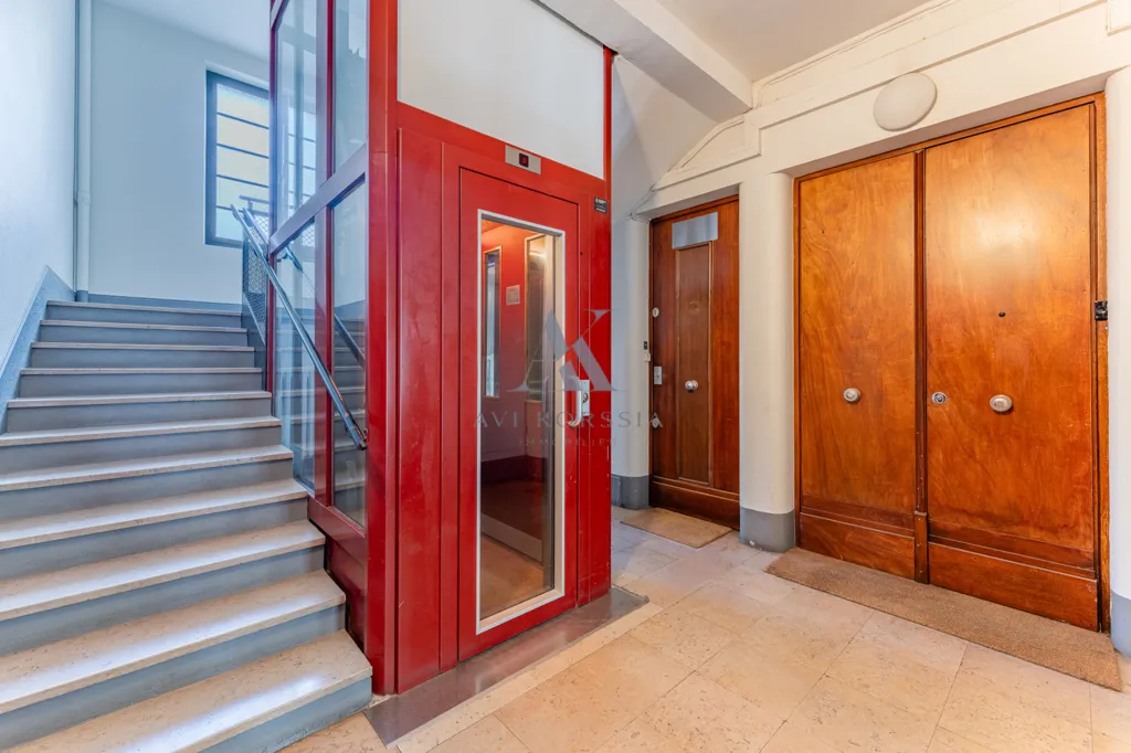 Entrée - Appartement avec parquet ancien et vue parc à Lyon