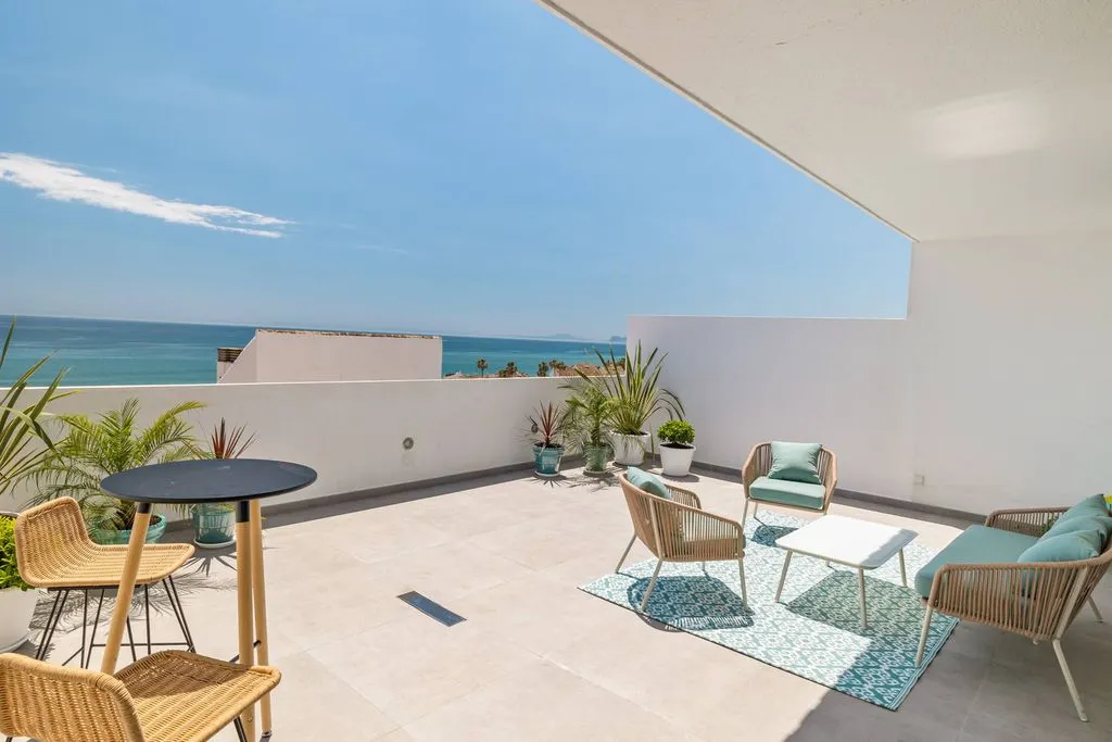 Terrass - 3-Bedroom Penthouses with Sea View in Marbella