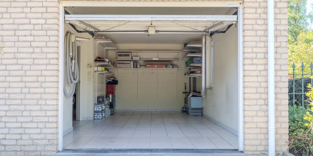 Garage - Detached House with Garden in Lanaken