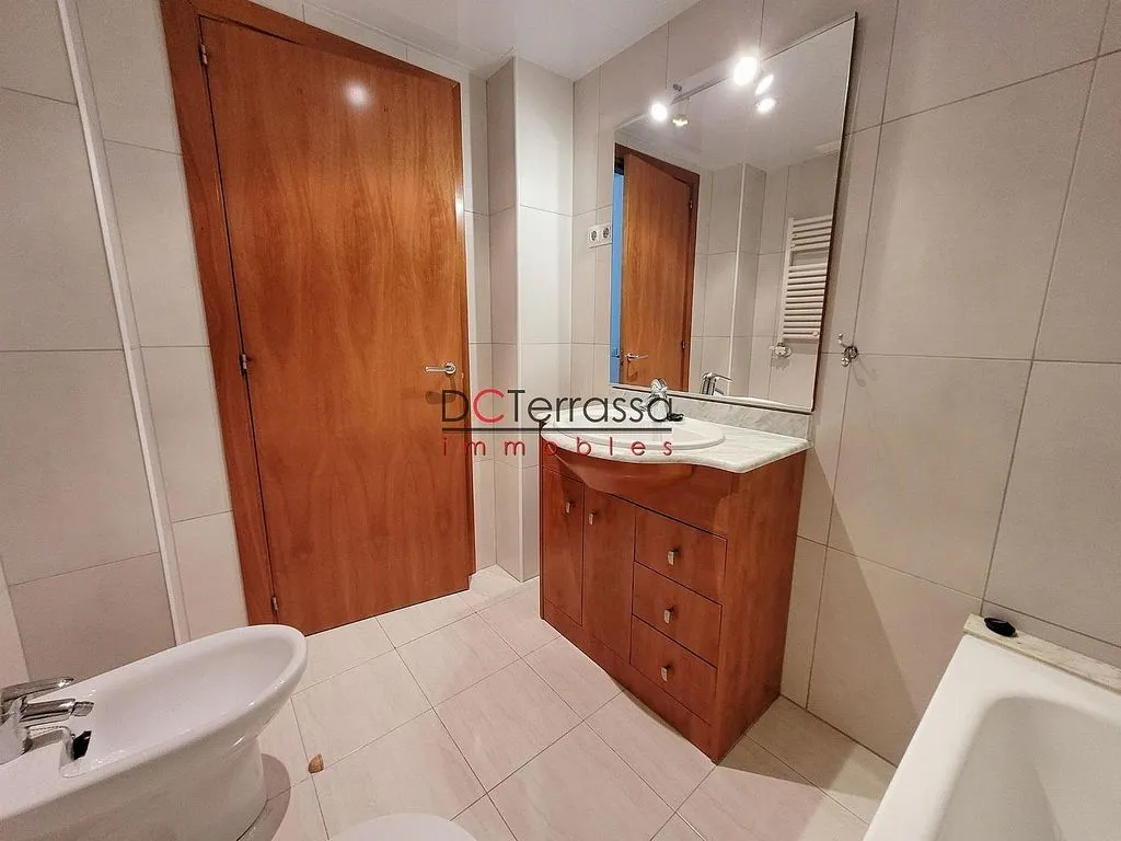 Bathrooms - Apartment with Balcony in Vallparadís, Terrassa